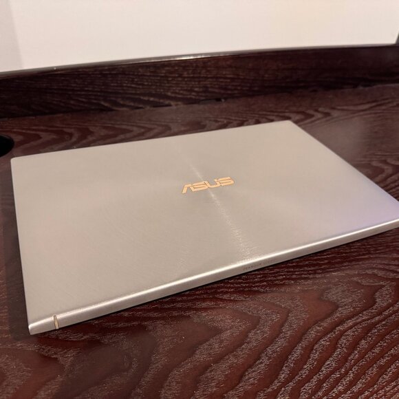 Asus Zenbook 15" (4K | Core i7 | GTX 1650) - Picture 4 of 8